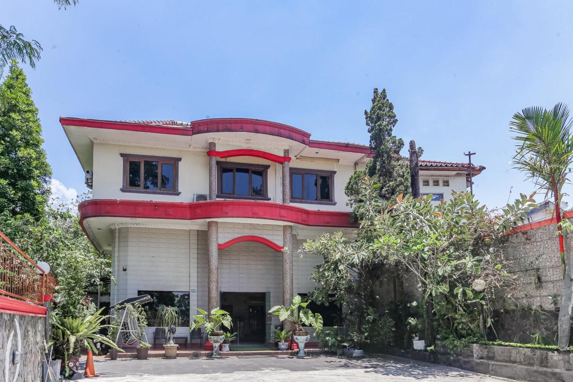 Collection O Puncak Bogor Near Taman Safari Indonesia Formerly Hotel Andalus Exterior foto