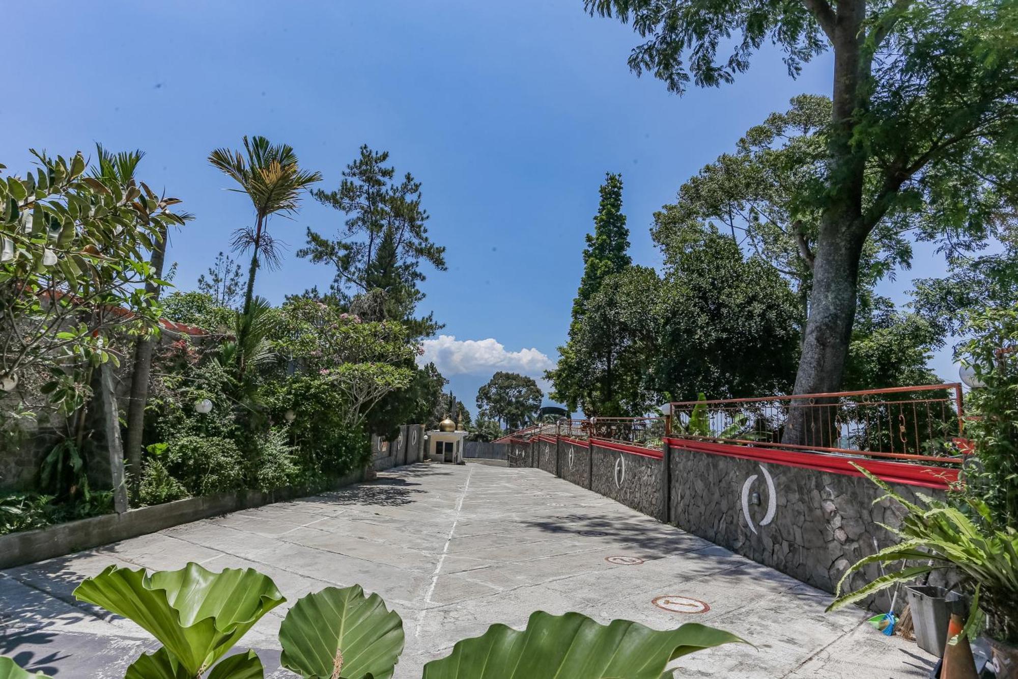 Collection O Puncak Bogor Near Taman Safari Indonesia Formerly Hotel Andalus Exterior foto